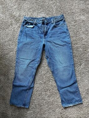 Old Navy Women's Straight-Leg Jeans in Medium Blue Denim
